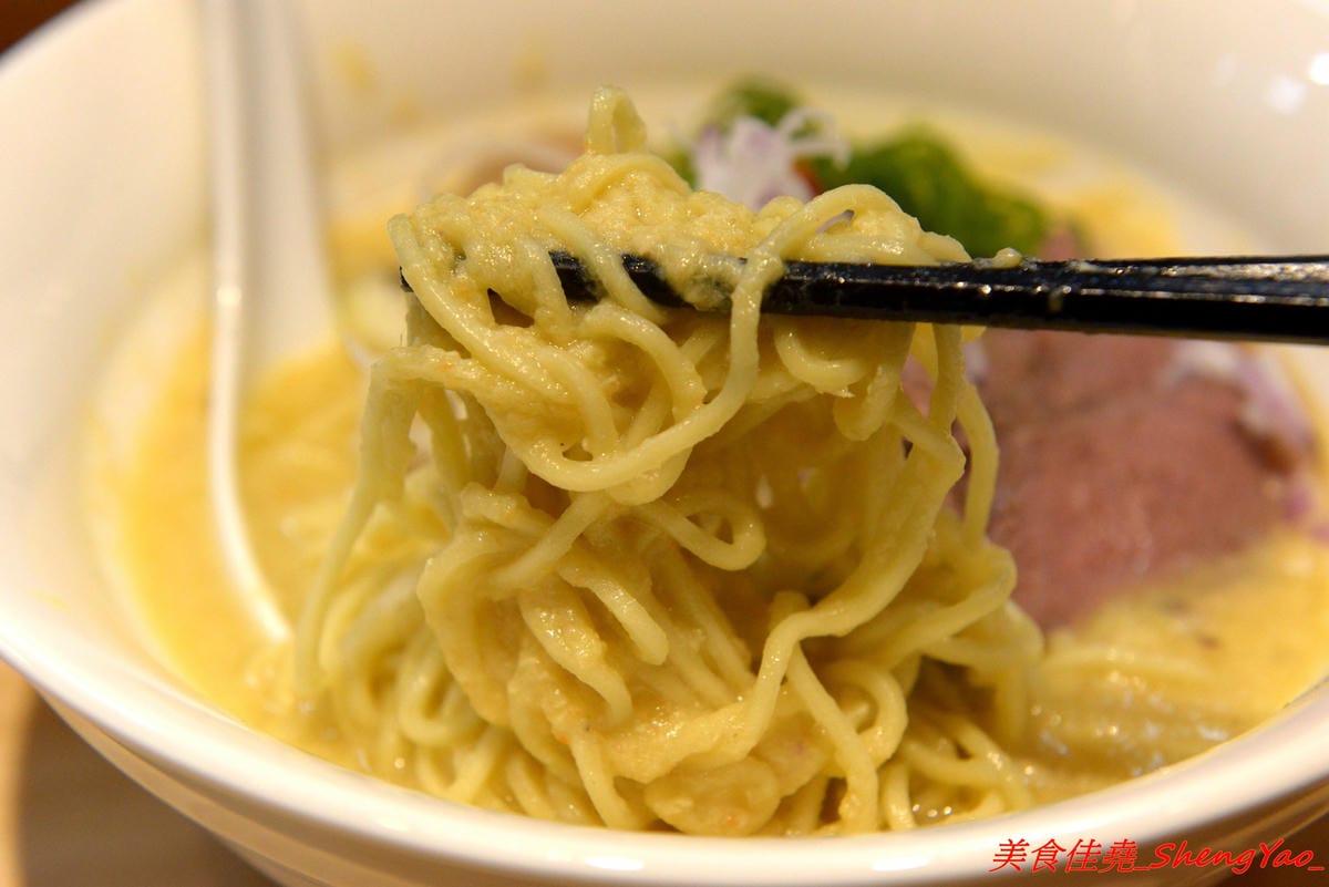 [台中太平]激勵軒 – 太平新開的雞湯系拉麵專門店,狸匠拉麵新品牌,店內拉麵湯頭均使用雞去做熬製,叉燒也是雞叉燒,每種湯頭口味各有特色,對應配料也都不同,食材運用極具創意,不只是拉麵也是