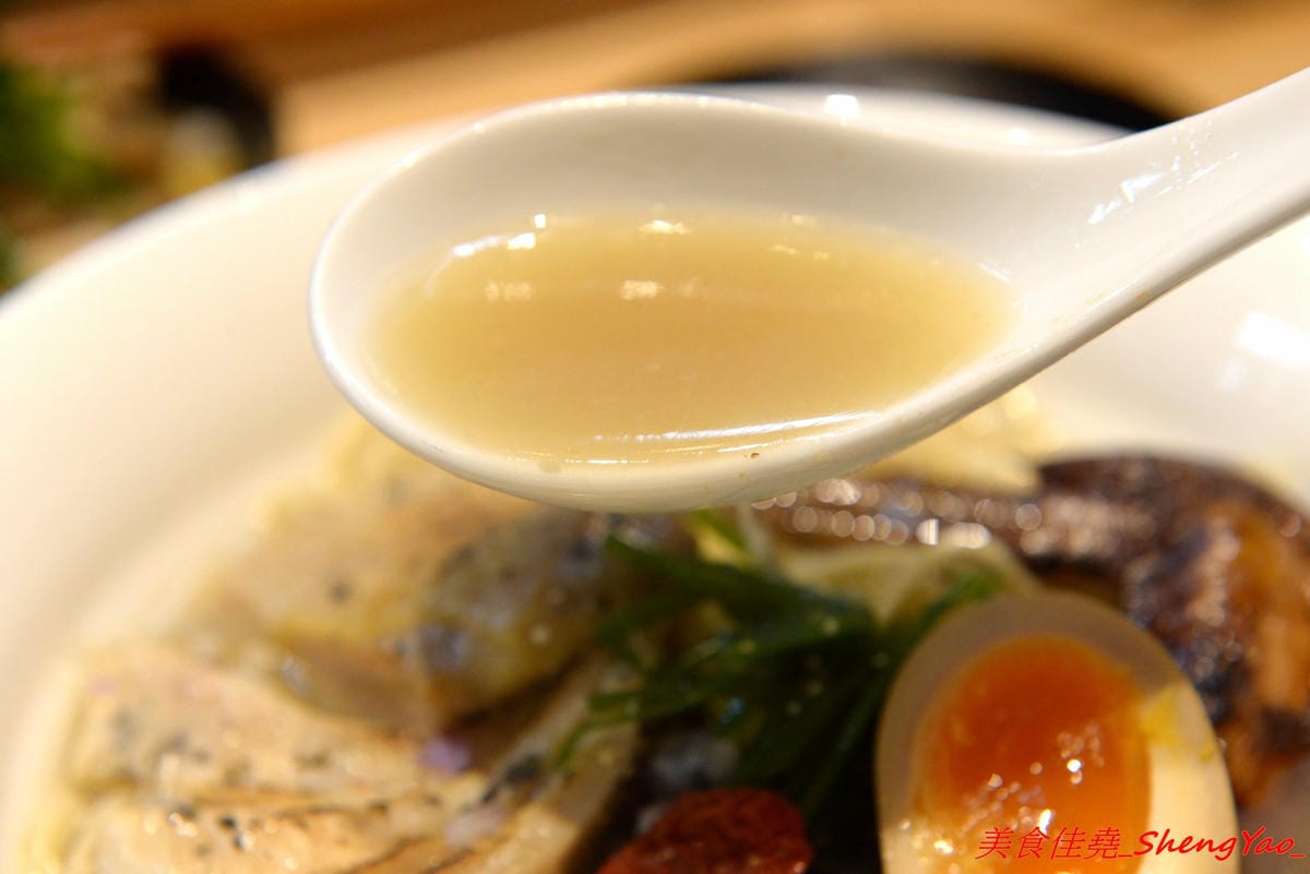 [台中太平]激勵軒 – 太平新開的雞湯系拉麵專門店,狸匠拉麵新品牌,店內拉麵湯頭均使用雞去做熬製,叉燒也是雞叉燒,每種湯頭口味各有特色,對應配料也都不同,食材運用極具創意,不只是拉麵也是