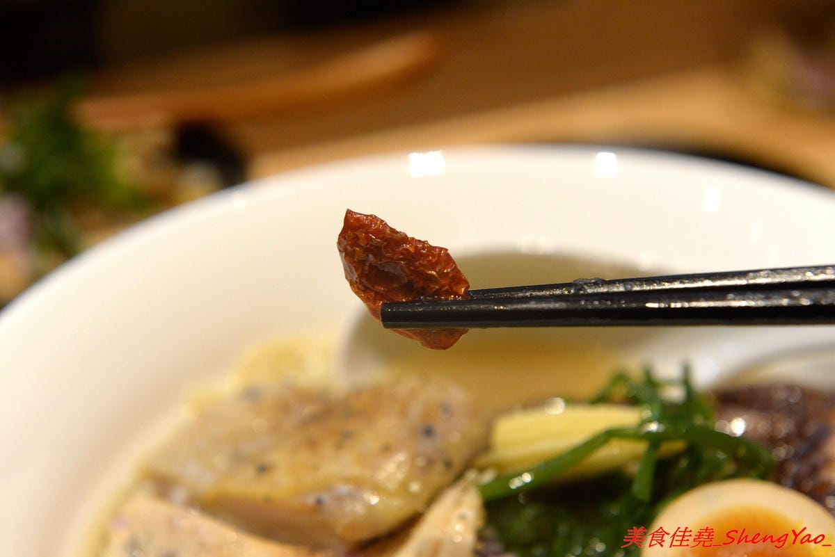 [台中太平]激勵軒 – 太平新開的雞湯系拉麵專門店,狸匠拉麵新品牌,店內拉麵湯頭均使用雞去做熬製,叉燒也是雞叉燒,每種湯頭口味各有特色,對應配料也都不同,食材運用極具創意,不只是拉麵也是
