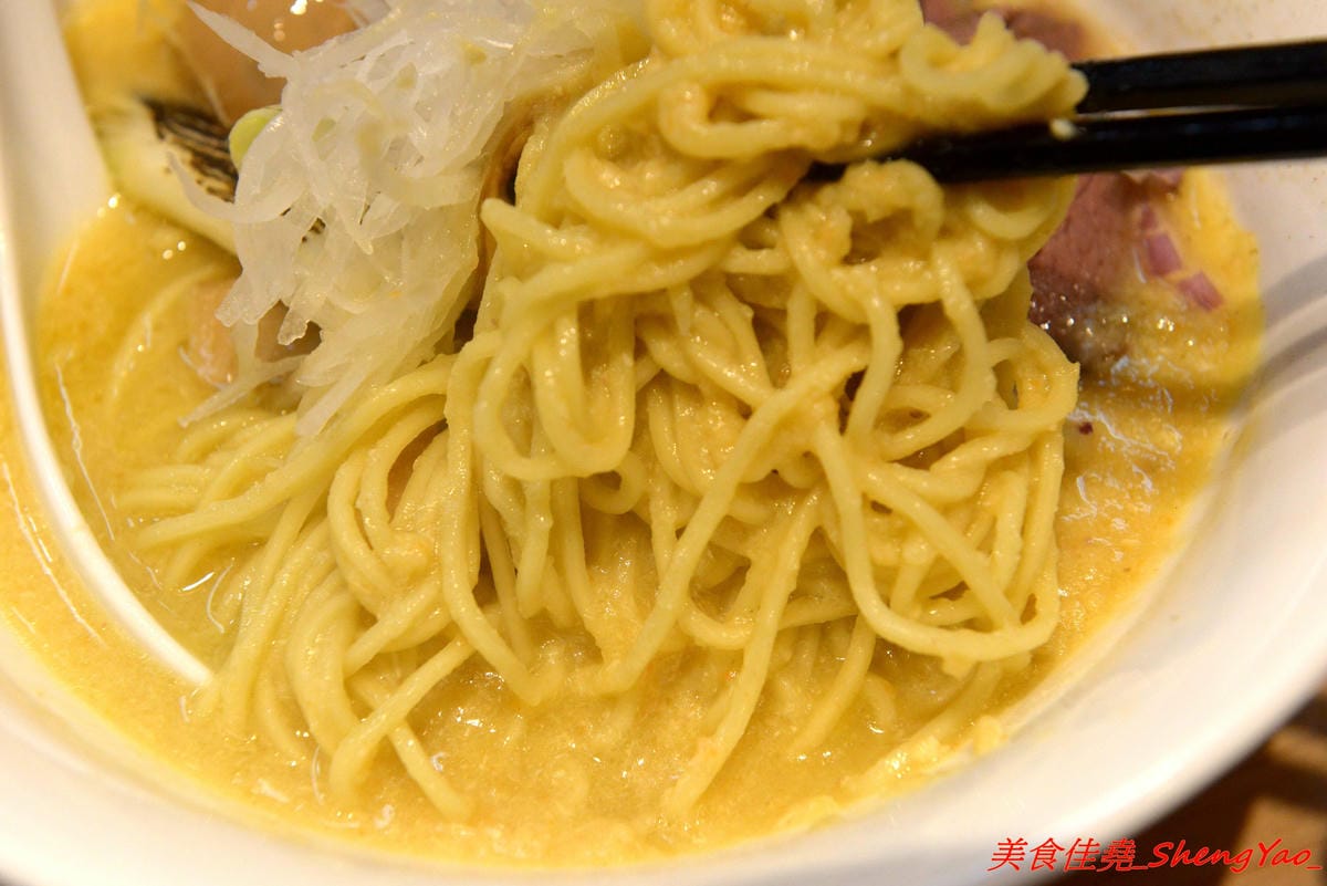 [台中太平]激勵軒 – 太平新開的雞湯系拉麵專門店,狸匠拉麵新品牌,店內拉麵湯頭均使用雞去做熬製,叉燒也是雞叉燒,每種湯頭口味各有特色,對應配料也都不同,食材運用極具創意,不只是拉麵也是