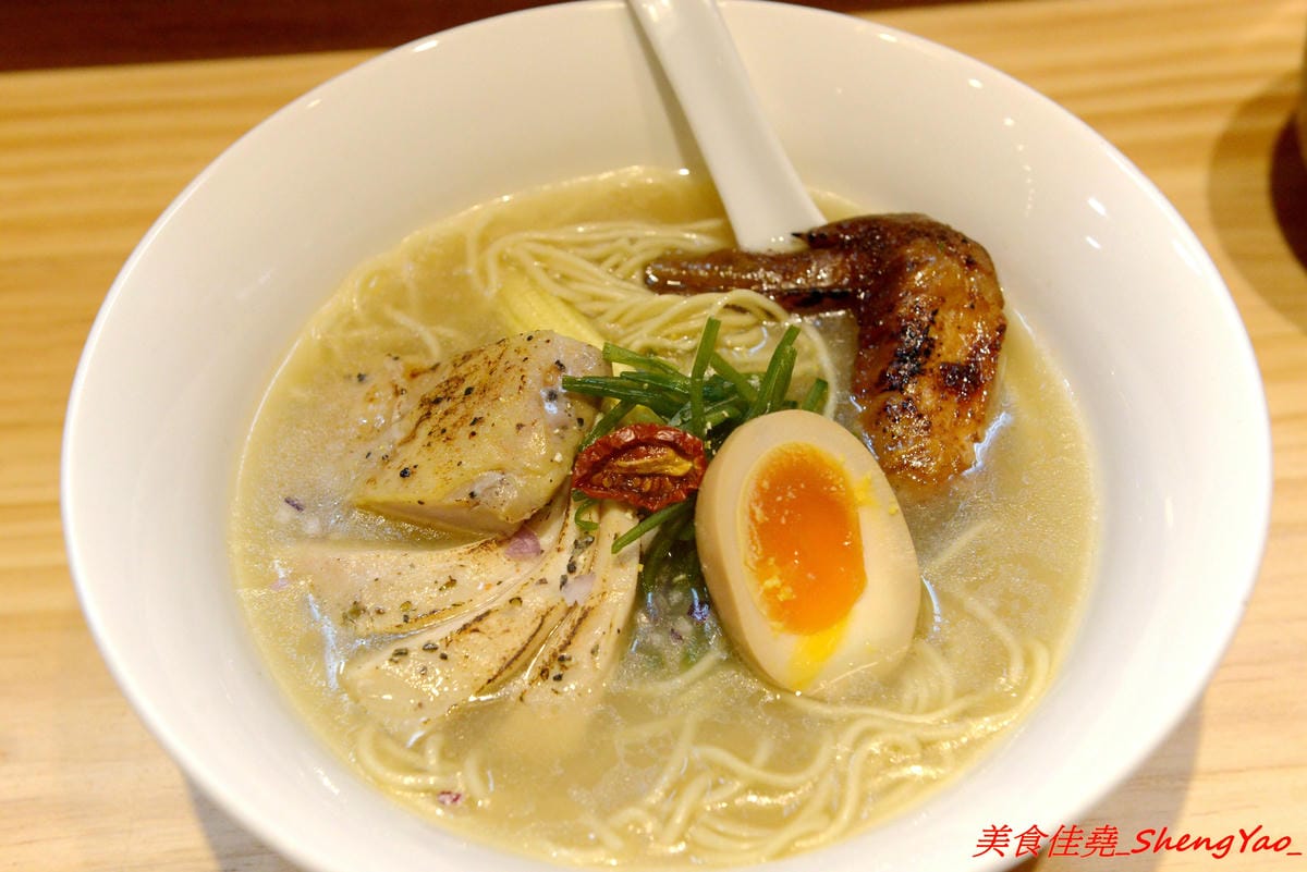 [台中太平]激勵軒 – 太平新開的雞湯系拉麵專門店,狸匠拉麵新品牌,店內拉麵湯頭均使用雞去做熬製,叉燒也是雞叉燒,每種湯頭口味各有特色,對應配料也都不同,食材運用極具創意,不只是拉麵也是