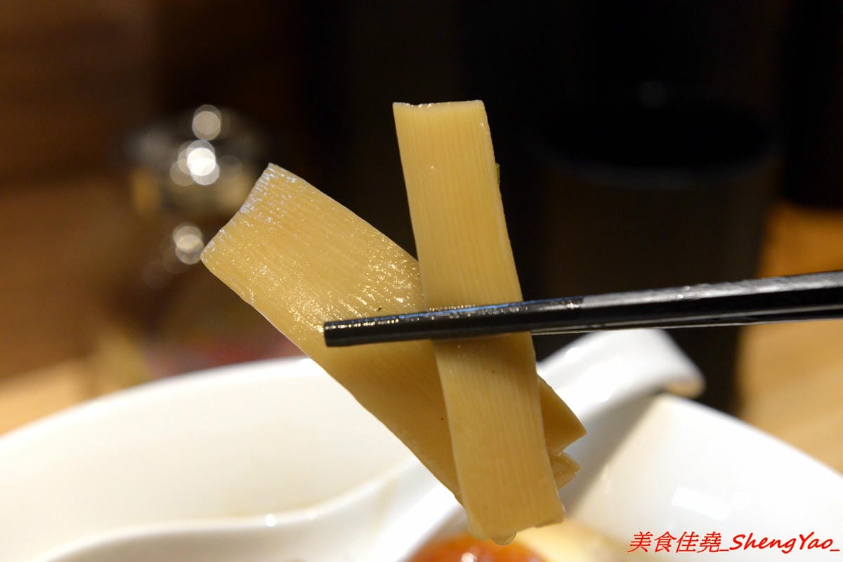 [台中太平]激勵軒 – 太平新開的雞湯系拉麵專門店,狸匠拉麵新品牌,店內拉麵湯頭均使用雞去做熬製,叉燒也是雞叉燒,每種湯頭口味各有特色,對應配料也都不同,食材運用極具創意,不只是拉麵也是