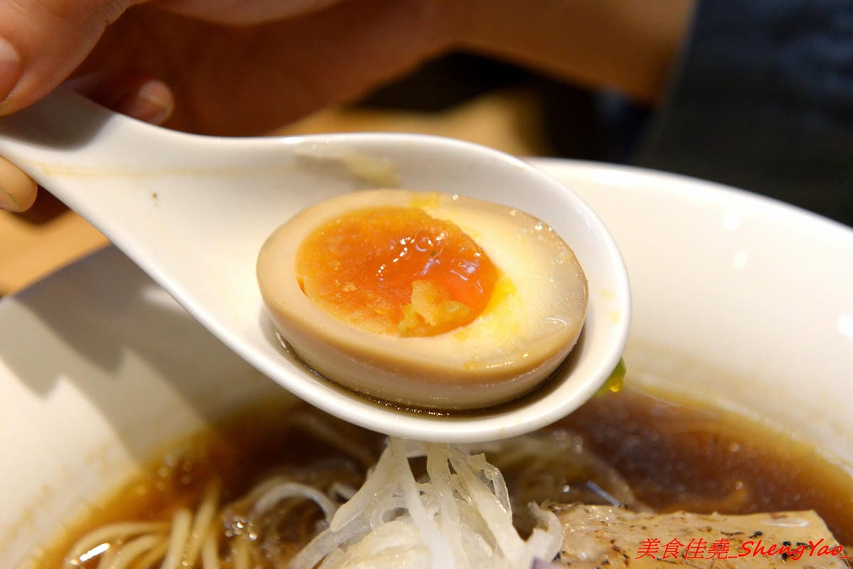 [台中太平]激勵軒 – 太平新開的雞湯系拉麵專門店,狸匠拉麵新品牌,店內拉麵湯頭均使用雞去做熬製,叉燒也是雞叉燒,每種湯頭口味各有特色,對應配料也都不同,食材運用極具創意,不只是拉麵也是