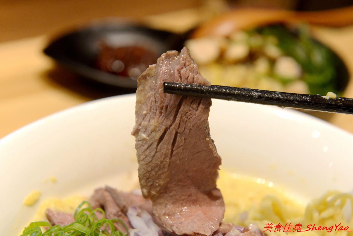 [台中太平]激勵軒 – 太平新開的雞湯系拉麵專門店,狸匠拉麵新品牌,店內拉麵湯頭均使用雞去做熬製,叉燒也是雞叉燒,每種湯頭口味各有特色,對應配料也都不同,食材運用極具創意,不只是拉麵也是