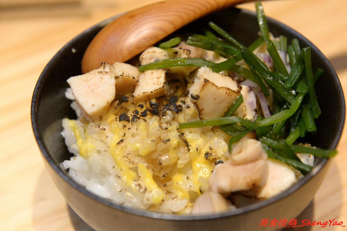 [台中太平]激勵軒 – 太平新開的雞湯系拉麵專門店,狸匠拉麵新品牌,店內拉麵湯頭均使用雞去做熬製,叉燒也是雞叉燒,每種湯頭口味各有特色,對應配料也都不同,食材運用極具創意,不只是拉麵也是