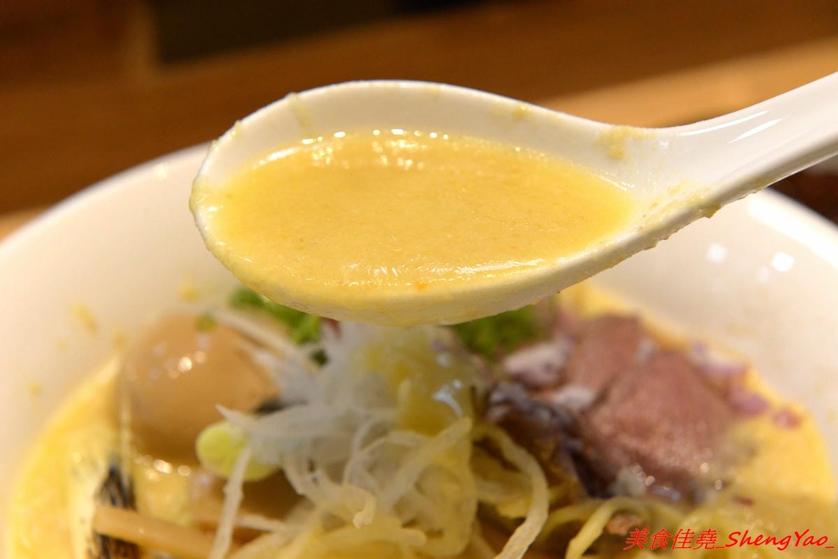 [台中太平]激勵軒 – 太平新開的雞湯系拉麵專門店,狸匠拉麵新品牌,店內拉麵湯頭均使用雞去做熬製,叉燒也是雞叉燒,每種湯頭口味各有特色,對應配料也都不同,食材運用極具創意,不只是拉麵也是