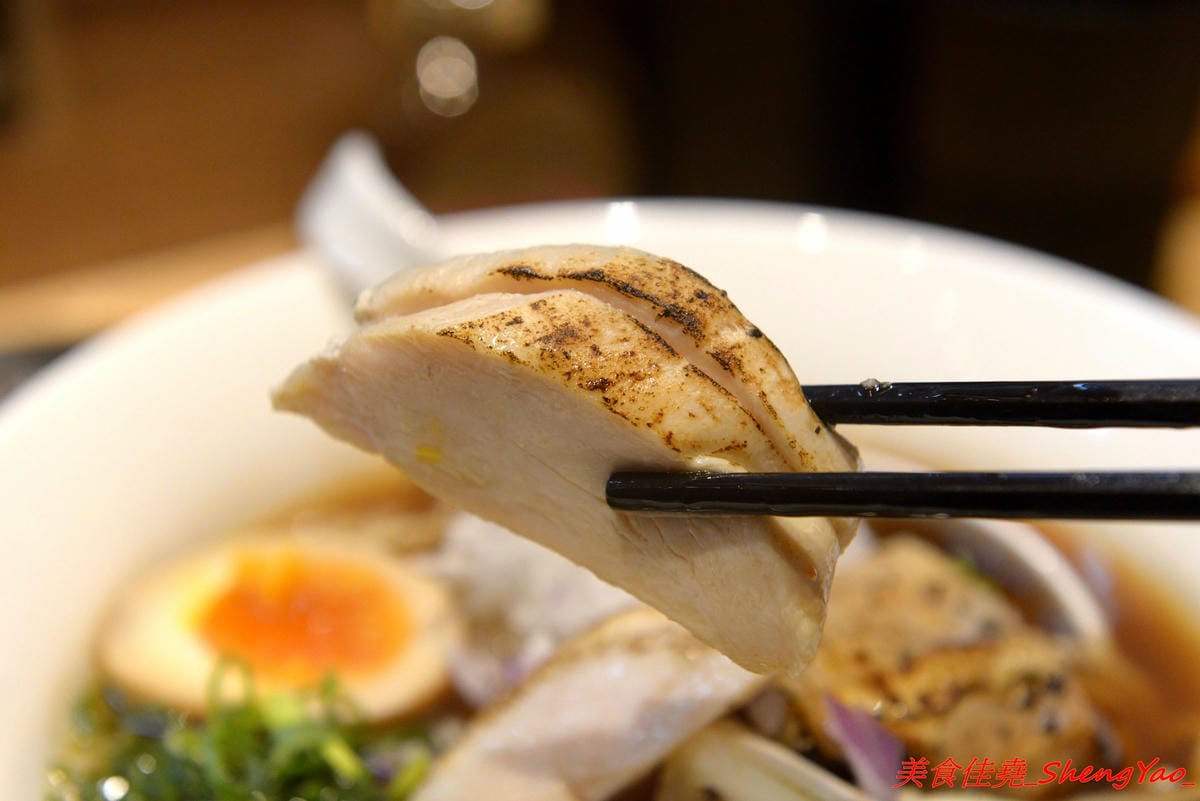 [台中太平]激勵軒 – 太平新開的雞湯系拉麵專門店,狸匠拉麵新品牌,店內拉麵湯頭均使用雞去做熬製,叉燒也是雞叉燒,每種湯頭口味各有特色,對應配料也都不同,食材運用極具創意,不只是拉麵也是