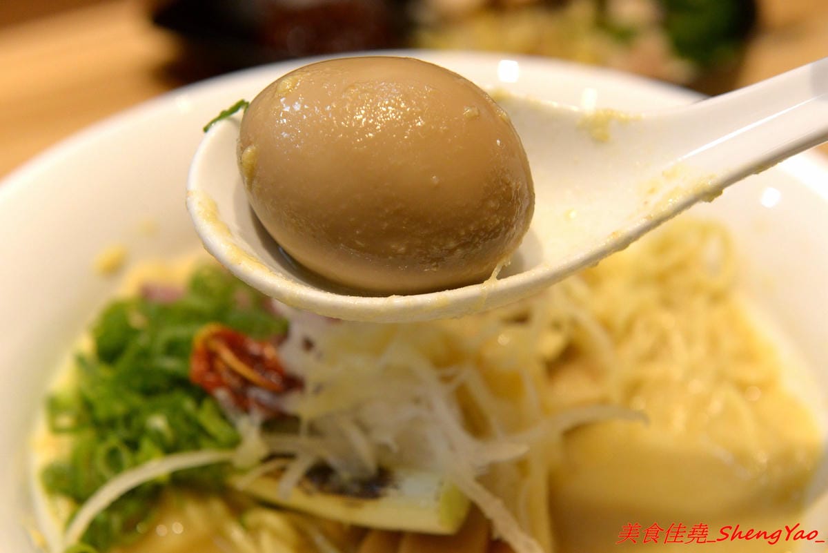 [台中太平]激勵軒 – 太平新開的雞湯系拉麵專門店,狸匠拉麵新品牌,店內拉麵湯頭均使用雞去做熬製,叉燒也是雞叉燒,每種湯頭口味各有特色,對應配料也都不同,食材運用極具創意,不只是拉麵也是