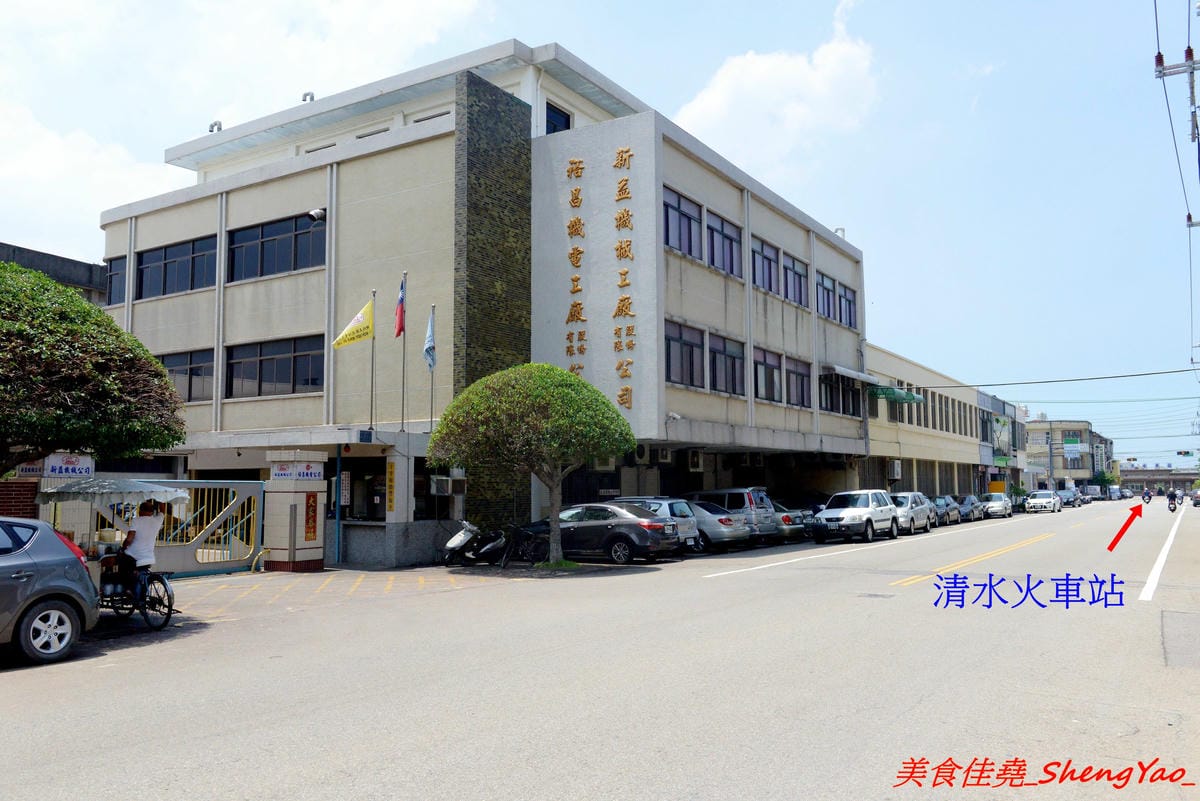 [台中清水]叭咘冰淇淋爺爺 – 在地清水人一定都知道的傳奇冰淇淋爺爺,在清水賣了已經快40年,1球10元的冰淇淋看似平凡無奇,卻帶給許多人滿滿的回憶,大推花生、香檳口味。(夏天賣冰淇淋、冬天