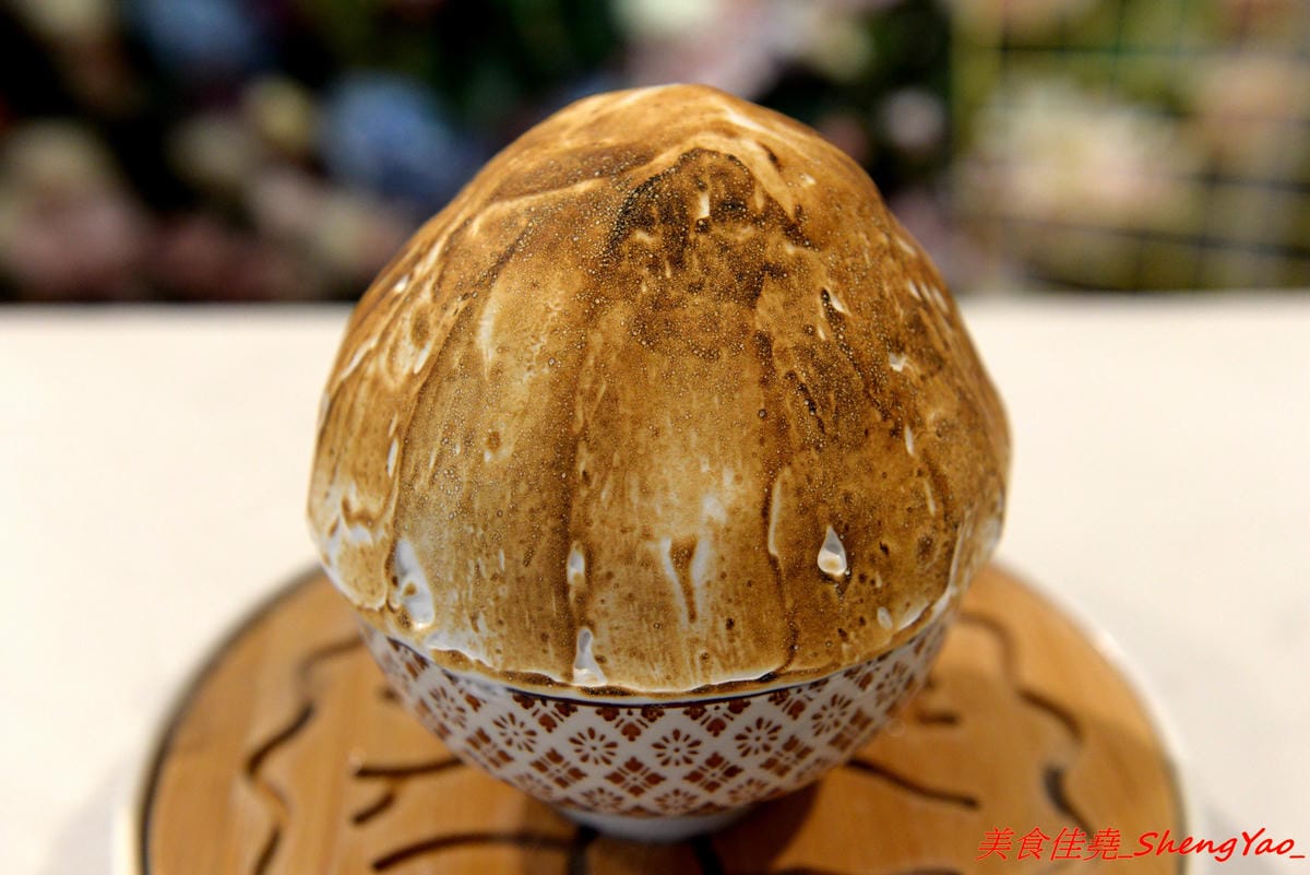 [基隆仁愛]著迷 Ice Galaxy – 基隆廟口必吃火紅冰店,搬家後生意依舊超好,冰品種類繁多,好看好拍又好吃,新品仙境芒果火鍋造型超級浮誇,邊吃還邊冒煙,女店長神正,根本明星等級顏值。