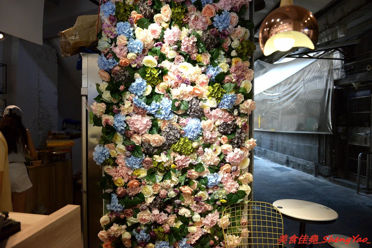 [基隆仁愛]著迷 Ice Galaxy – 基隆廟口必吃火紅冰店,搬家後生意依舊超好,冰品種類繁多,好看好拍又好吃,新品仙境芒果火鍋造型超級浮誇,邊吃還邊冒煙,女店長神正,根本明星等級顏值。