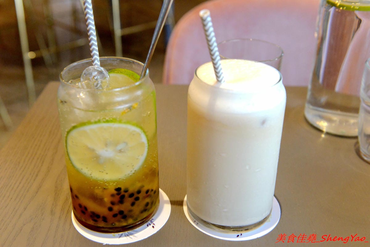 [台中北區]嚼嚼 bits & bites – 台中新開的網美風早午餐,柔美粉色系裝潢,主攻女性消費客群,餐點中價位,口味見仁見智,薑黃脆皮雞義大利麵好吃推薦,篤行國小後方。