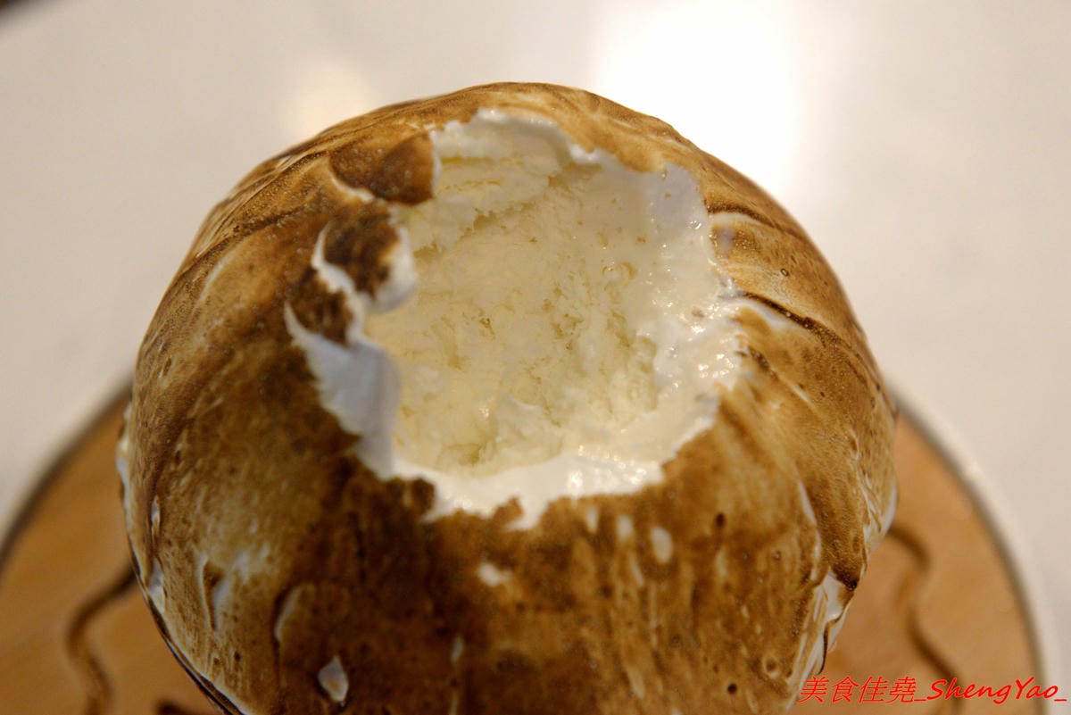 [基隆仁愛]著迷 Ice Galaxy – 基隆廟口必吃火紅冰店,搬家後生意依舊超好,冰品種類繁多,好看好拍又好吃,新品仙境芒果火鍋造型超級浮誇,邊吃還邊冒煙,女店長神正,根本明星等級顏值。