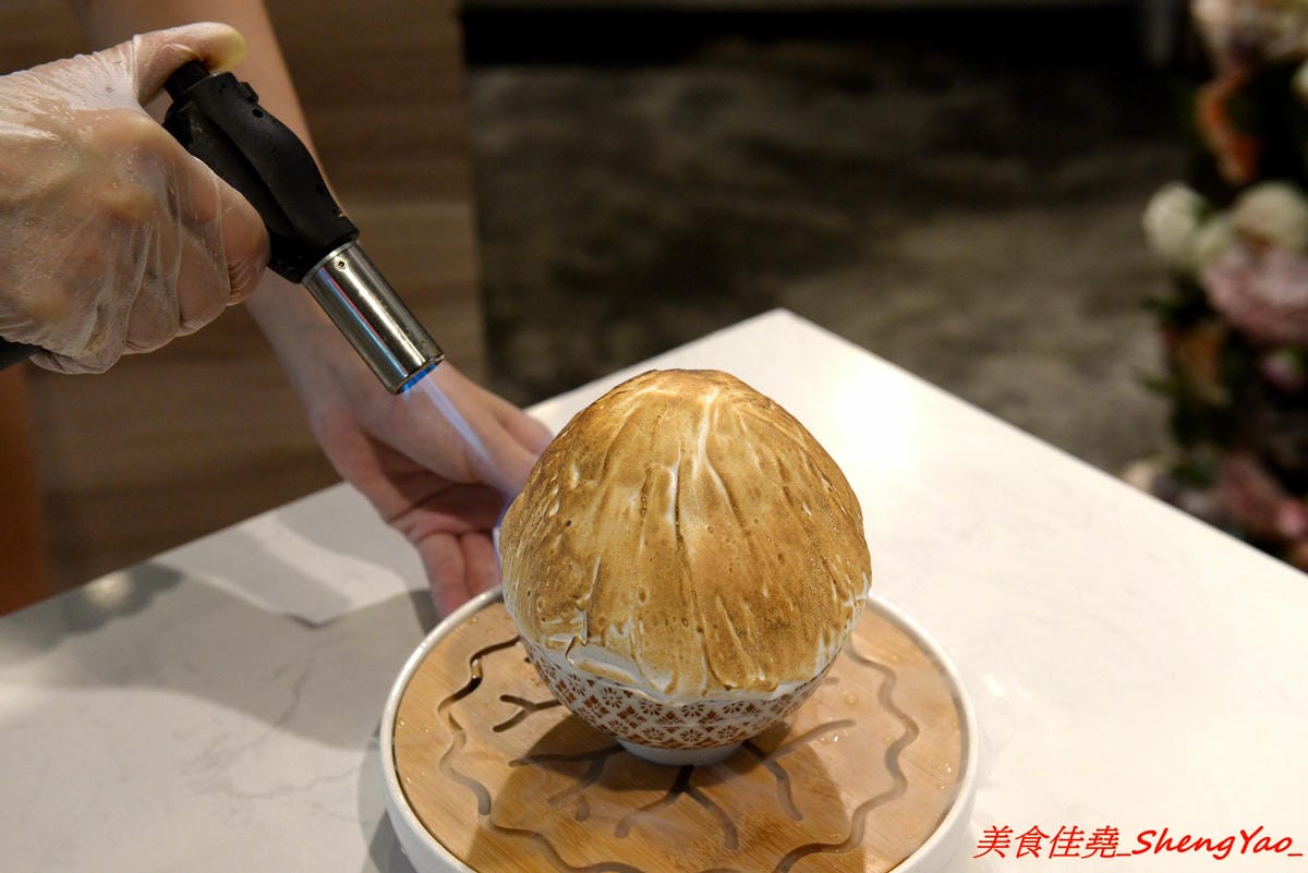 [基隆仁愛]著迷 Ice Galaxy – 基隆廟口必吃火紅冰店,搬家後生意依舊超好,冰品種類繁多,好看好拍又好吃,新品仙境芒果火鍋造型超級浮誇,邊吃還邊冒煙,女店長神正,根本明星等級顏值。