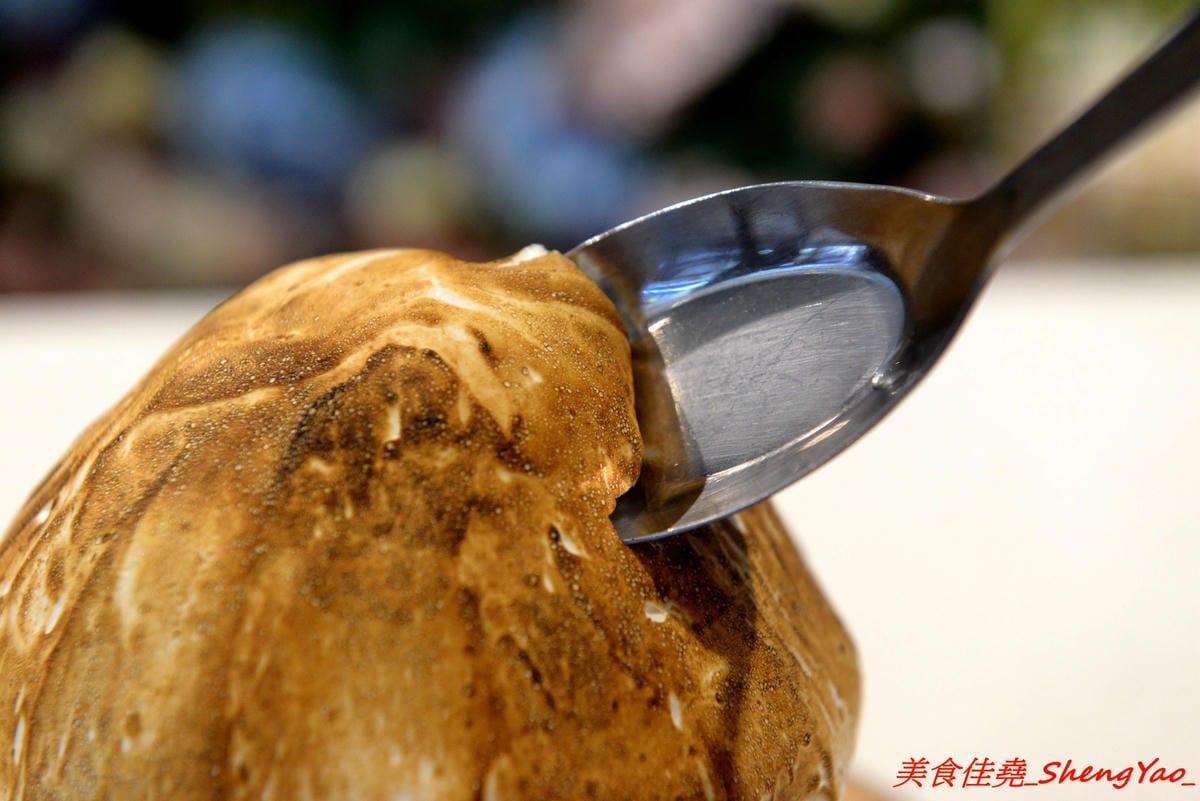 [基隆仁愛]著迷 Ice Galaxy – 基隆廟口必吃火紅冰店,搬家後生意依舊超好,冰品種類繁多,好看好拍又好吃,新品仙境芒果火鍋造型超級浮誇,邊吃還邊冒煙,女店長神正,根本明星等級顏值。