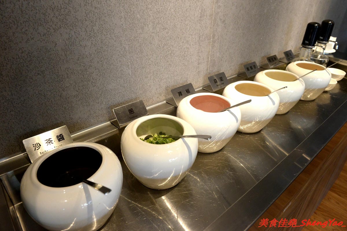 [台中沙鹿]尚石苑 石頭火鍋專賣 shang shih yuan – 沙鹿新開的燒酒系列火鍋店,食材新鮮,用料實在,價格不貴,環境舒適不擁擠,冷氣涼到嫑嫑,愛吃燒酒雞鍋的朋友可以來嘗鮮,無電話預約,均現場候位。