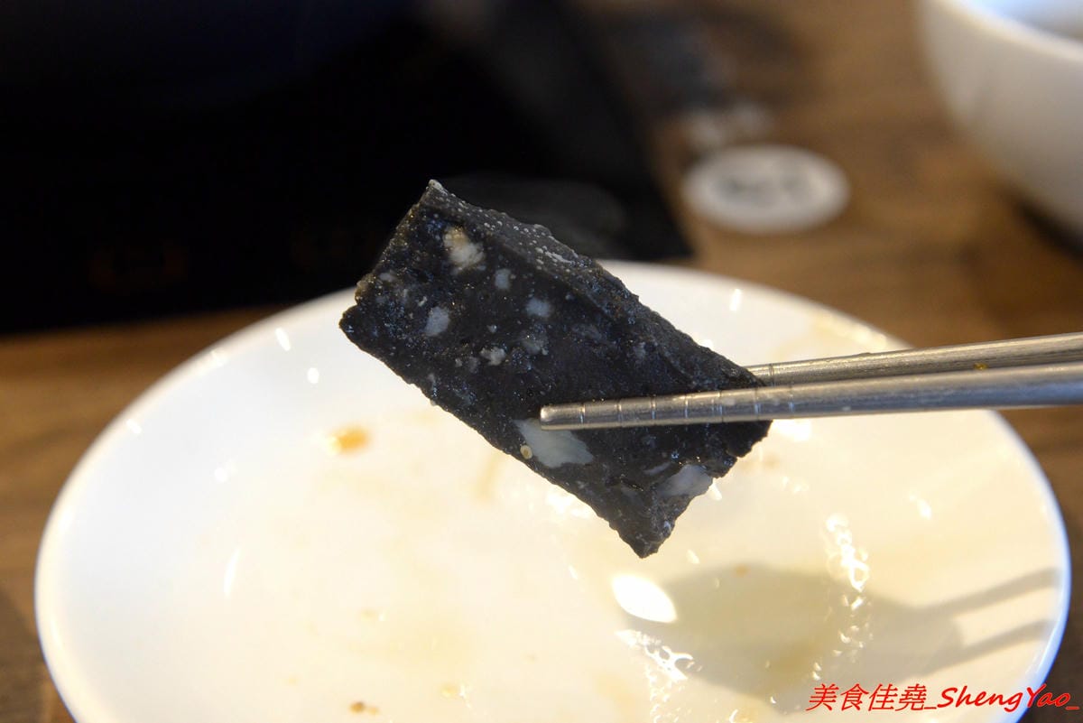[台中沙鹿]尚石苑 石頭火鍋專賣 shang shih yuan – 沙鹿新開的燒酒系列火鍋店,食材新鮮,用料實在,價格不貴,環境舒適不擁擠,冷氣涼到嫑嫑,愛吃燒酒雞鍋的朋友可以來嘗鮮,無電話預約,均現場候位。