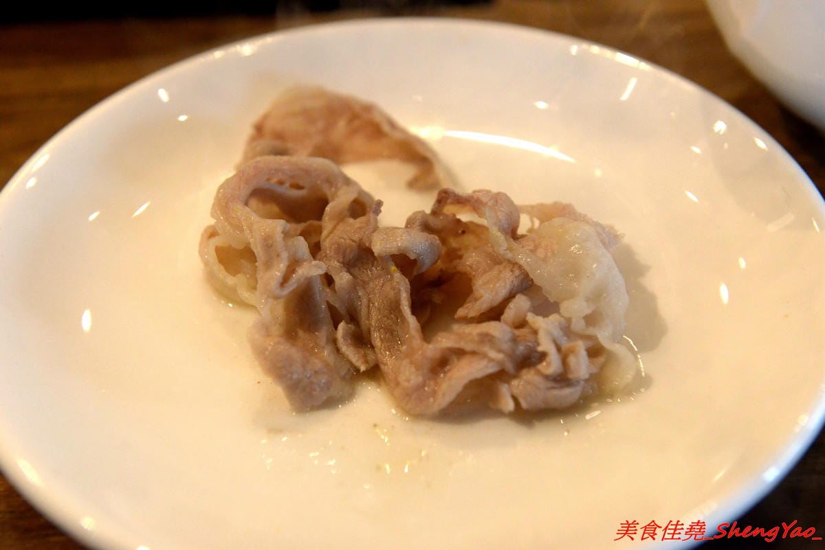 [台中沙鹿]尚石苑 石頭火鍋專賣 shang shih yuan – 沙鹿新開的燒酒系列火鍋店,食材新鮮,用料實在,價格不貴,環境舒適不擁擠,冷氣涼到嫑嫑,愛吃燒酒雞鍋的朋友可以來嘗鮮,無電話預約,均現場候位。
