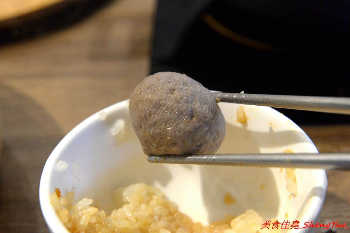 [台中沙鹿]尚石苑 石頭火鍋專賣 shang shih yuan – 沙鹿新開的燒酒系列火鍋店,食材新鮮,用料實在,價格不貴,環境舒適不擁擠,冷氣涼到嫑嫑,愛吃燒酒雞鍋的朋友可以來嘗鮮,無電話預約,均現場候位。