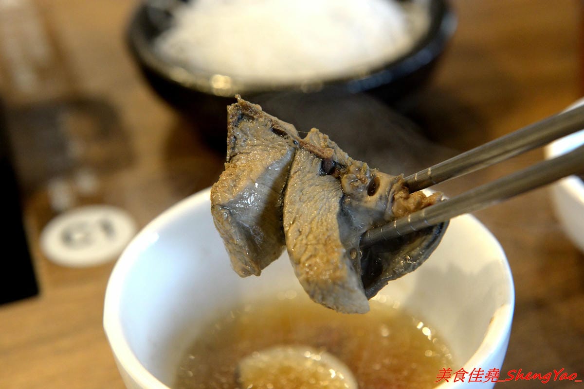 [台中沙鹿]尚石苑 石頭火鍋專賣 shang shih yuan – 沙鹿新開的燒酒系列火鍋店,食材新鮮,用料實在,價格不貴,環境舒適不擁擠,冷氣涼到嫑嫑,愛吃燒酒雞鍋的朋友可以來嘗鮮,無電話預約,均現場候位。