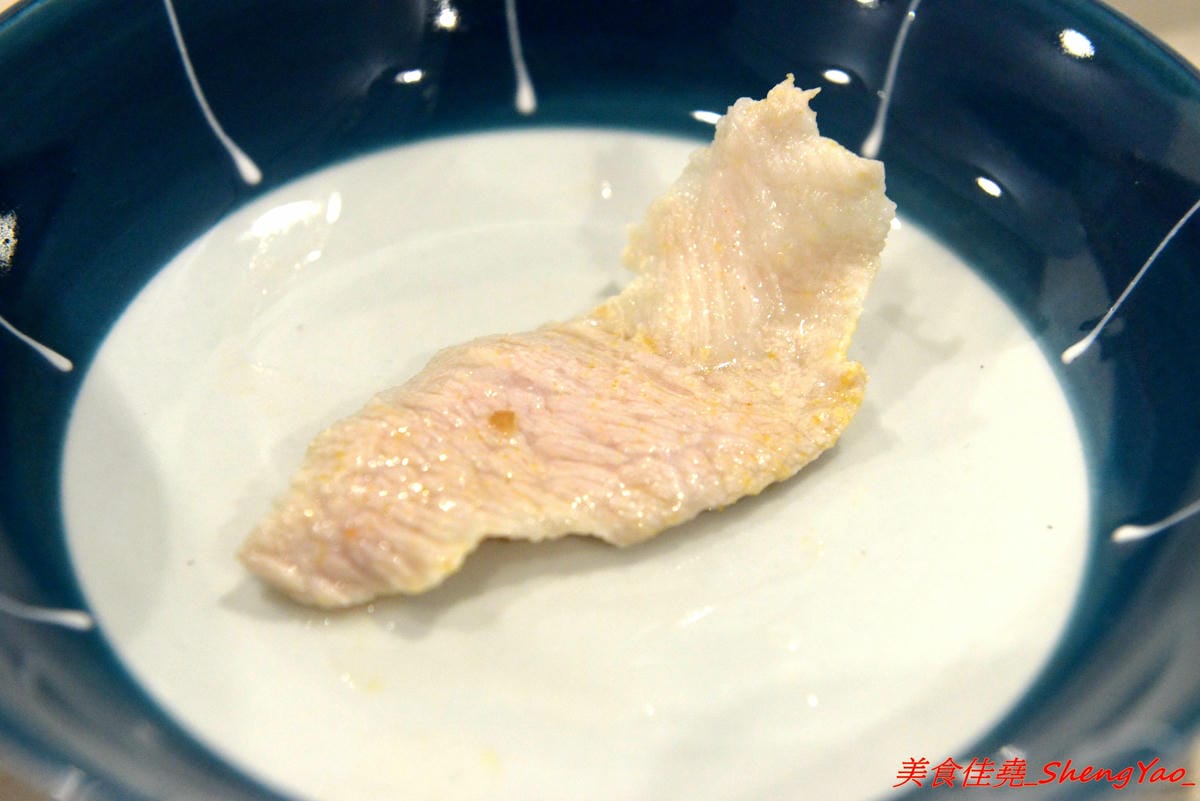 [台中清水]織福 – 清水超有特色的療癒系鍋物餐廳,法鬥店狗超級呆萌可愛,餐點講求健康天然,鍋物湯頭均不加鹽巴,肉品種類不少,食材品質很不錯,試賣期間不收服務費。