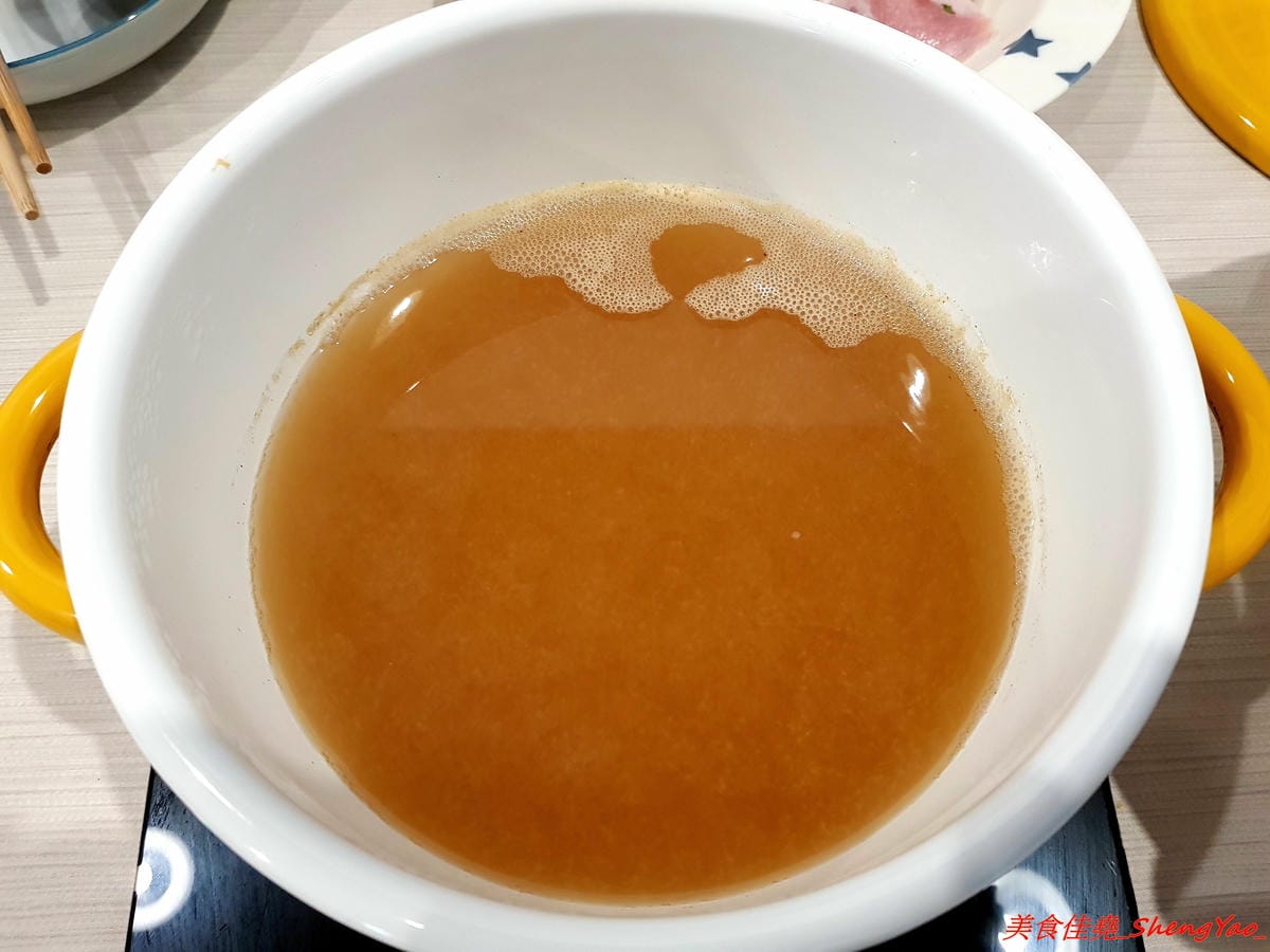 [台中清水]織福 – 清水超有特色的療癒系鍋物餐廳,法鬥店狗超級呆萌可愛,餐點講求健康天然,鍋物湯頭均不加鹽巴,肉品種類不少,食材品質很不錯,試賣期間不收服務費。