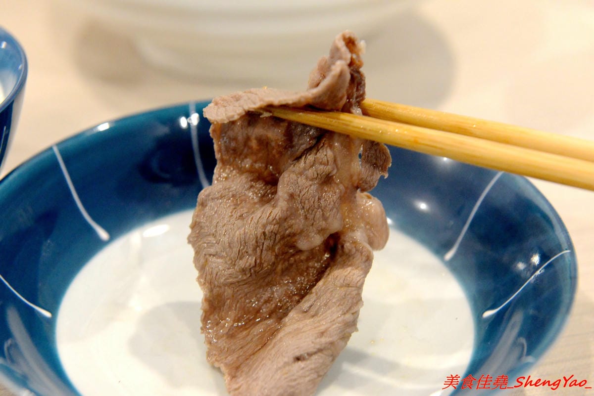 [台中清水]織福 – 清水超有特色的療癒系鍋物餐廳,法鬥店狗超級呆萌可愛,餐點講求健康天然,鍋物湯頭均不加鹽巴,肉品種類不少,食材品質很不錯,試賣期間不收服務費。