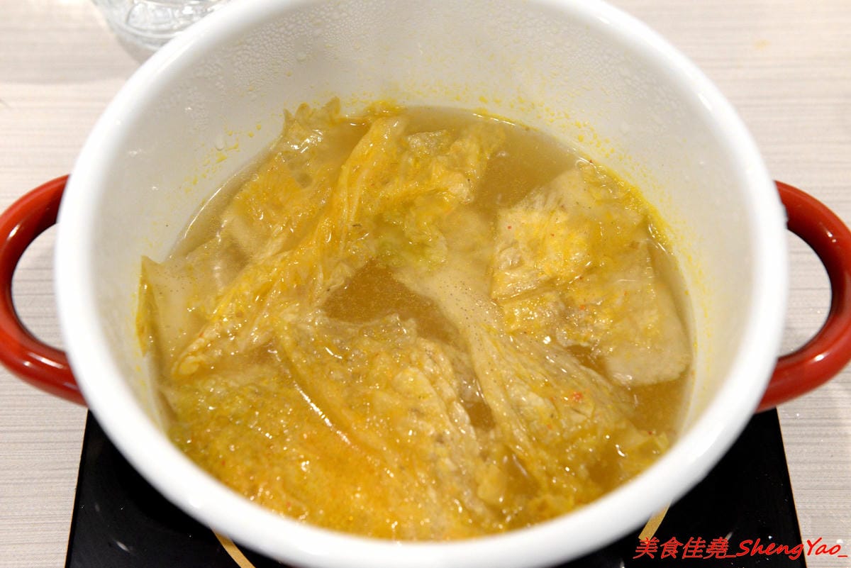 [台中清水]織福 – 清水超有特色的療癒系鍋物餐廳,法鬥店狗超級呆萌可愛,餐點講求健康天然,鍋物湯頭均不加鹽巴,肉品種類不少,食材品質很不錯,試賣期間不收服務費。