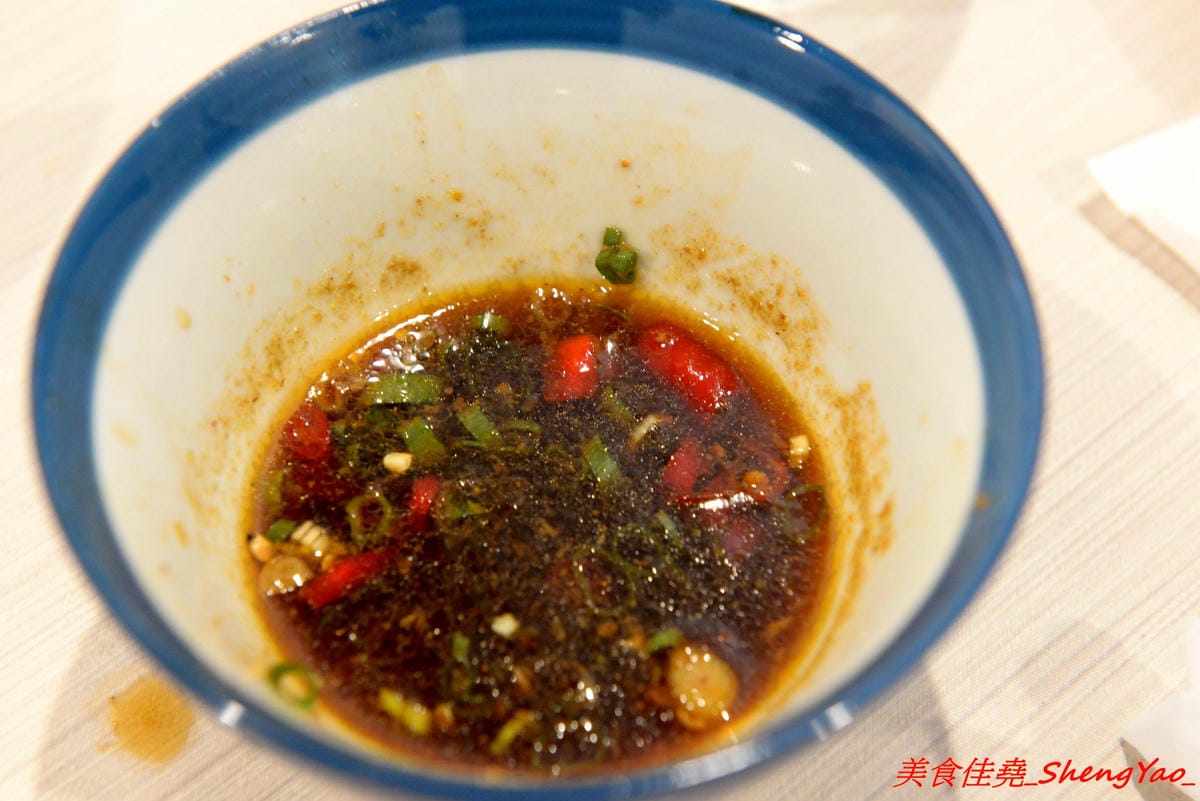 [台中清水]織福 – 清水超有特色的療癒系鍋物餐廳,法鬥店狗超級呆萌可愛,餐點講求健康天然,鍋物湯頭均不加鹽巴,肉品種類不少,食材品質很不錯,試賣期間不收服務費。