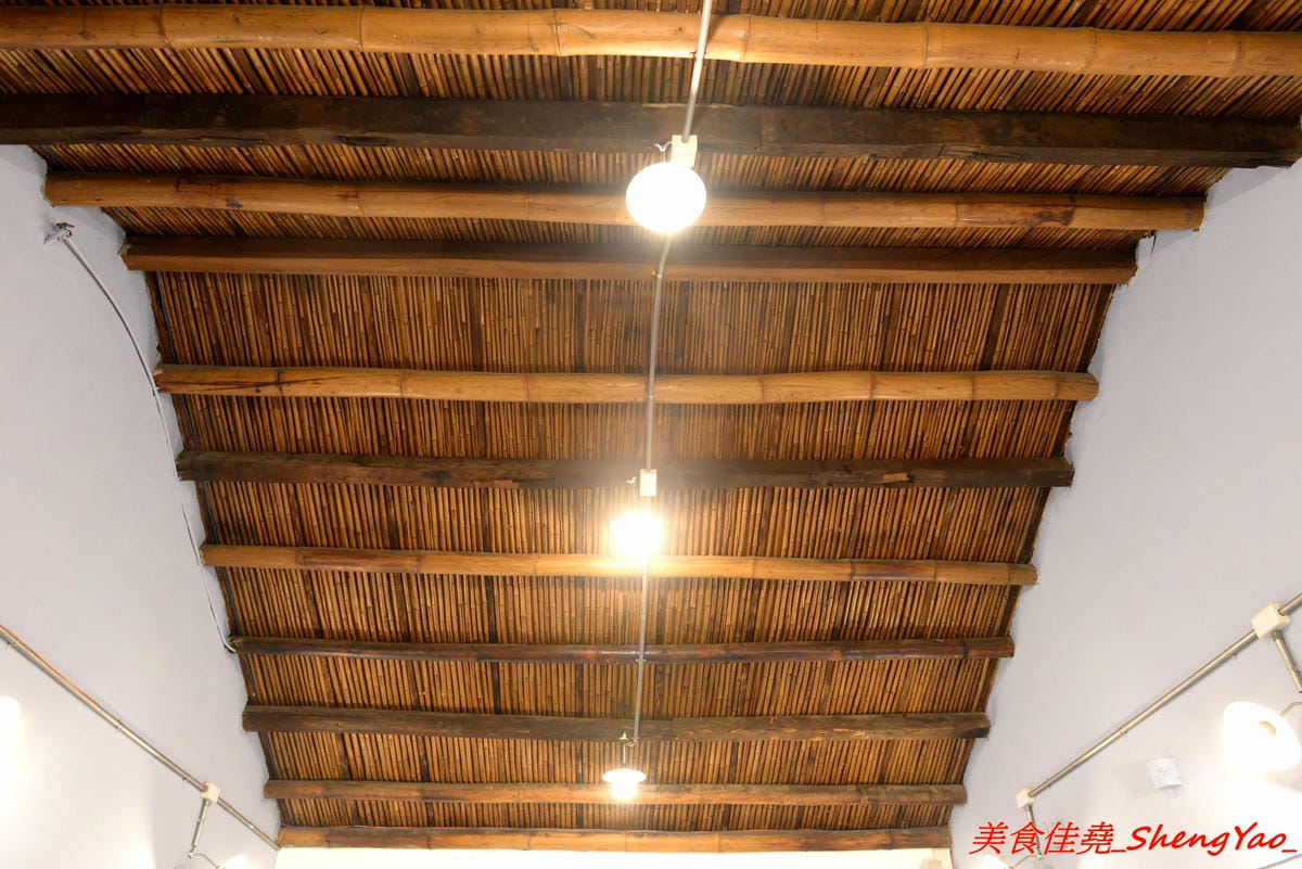 [台中清水]織福 – 清水超有特色的療癒系鍋物餐廳,法鬥店狗超級呆萌可愛,餐點講求健康天然,鍋物湯頭均不加鹽巴,肉品種類不少,食材品質很不錯,試賣期間不收服務費。