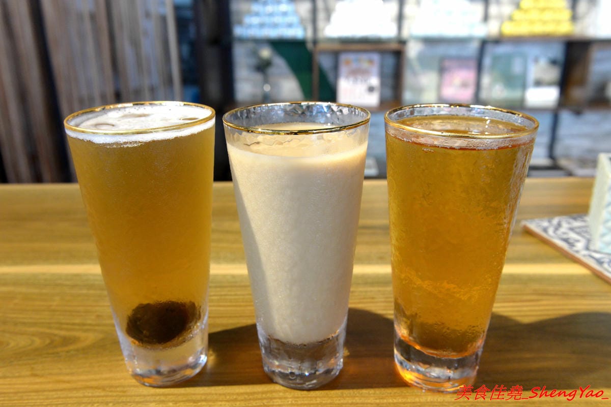 [台中沙鹿]鳳茶人 – 沙鹿新開的茶飲食堂,不只賣茶葉茶飲還有麵食類可點,乾拌麵比預期表現出色,小魚乾拌麵好吃有推,試賣期間純茶買一送一,打卡還有送小菜。
