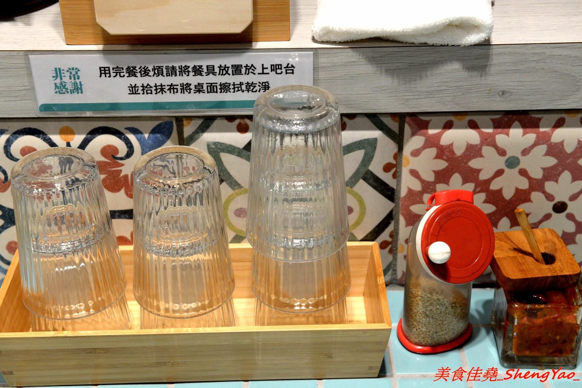 [台中西區]山下公園 ラーメン – 有囍拉麵體系新店,復古花磚磁磚桌檯好吸睛,主打橫濱家系特色拉麵,完全客製化選單,加麵不加價,湯頭極具風味,食材非常講究,SV酵素豬叉燒超好吃,叉燒飯也很推,