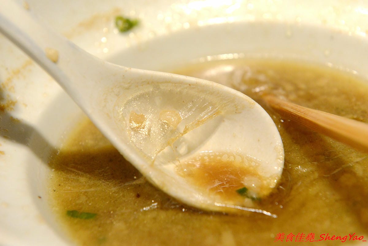 [台中西區]山下公園 ラーメン – 有囍拉麵體系新店,復古花磚磁磚桌檯好吸睛,主打橫濱家系特色拉麵,完全客製化選單,加麵不加價,湯頭極具風味,食材非常講究,SV酵素豬叉燒超好吃,叉燒飯也很推,