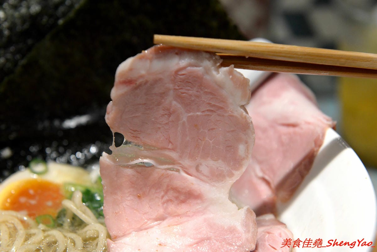 [台中西區]山下公園 ラーメン – 有囍拉麵體系新店,復古花磚磁磚桌檯好吸睛,主打橫濱家系特色拉麵,完全客製化選單,加麵不加價,湯頭極具風味,食材非常講究,SV酵素豬叉燒超好吃,叉燒飯也很推,
