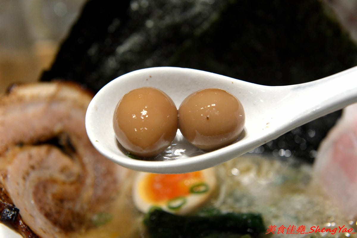 [台中西區]山下公園 ラーメン – 有囍拉麵體系新店,復古花磚磁磚桌檯好吸睛,主打橫濱家系特色拉麵,完全客製化選單,加麵不加價,湯頭極具風味,食材非常講究,SV酵素豬叉燒超好吃,叉燒飯也很推,