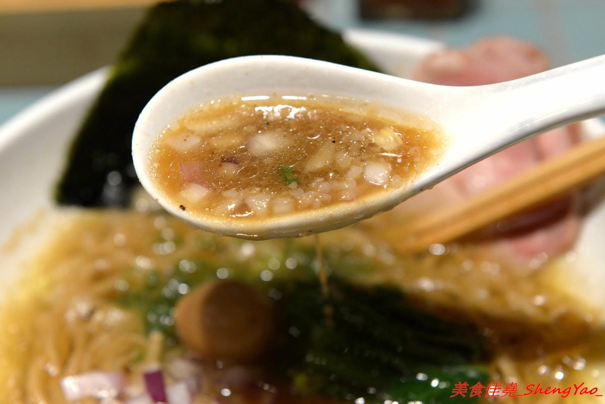 [台中西區]山下公園 ラーメン – 有囍拉麵體系新店,復古花磚磁磚桌檯好吸睛,主打橫濱家系特色拉麵,完全客製化選單,加麵不加價,湯頭極具風味,食材非常講究,SV酵素豬叉燒超好吃,叉燒飯也很推,