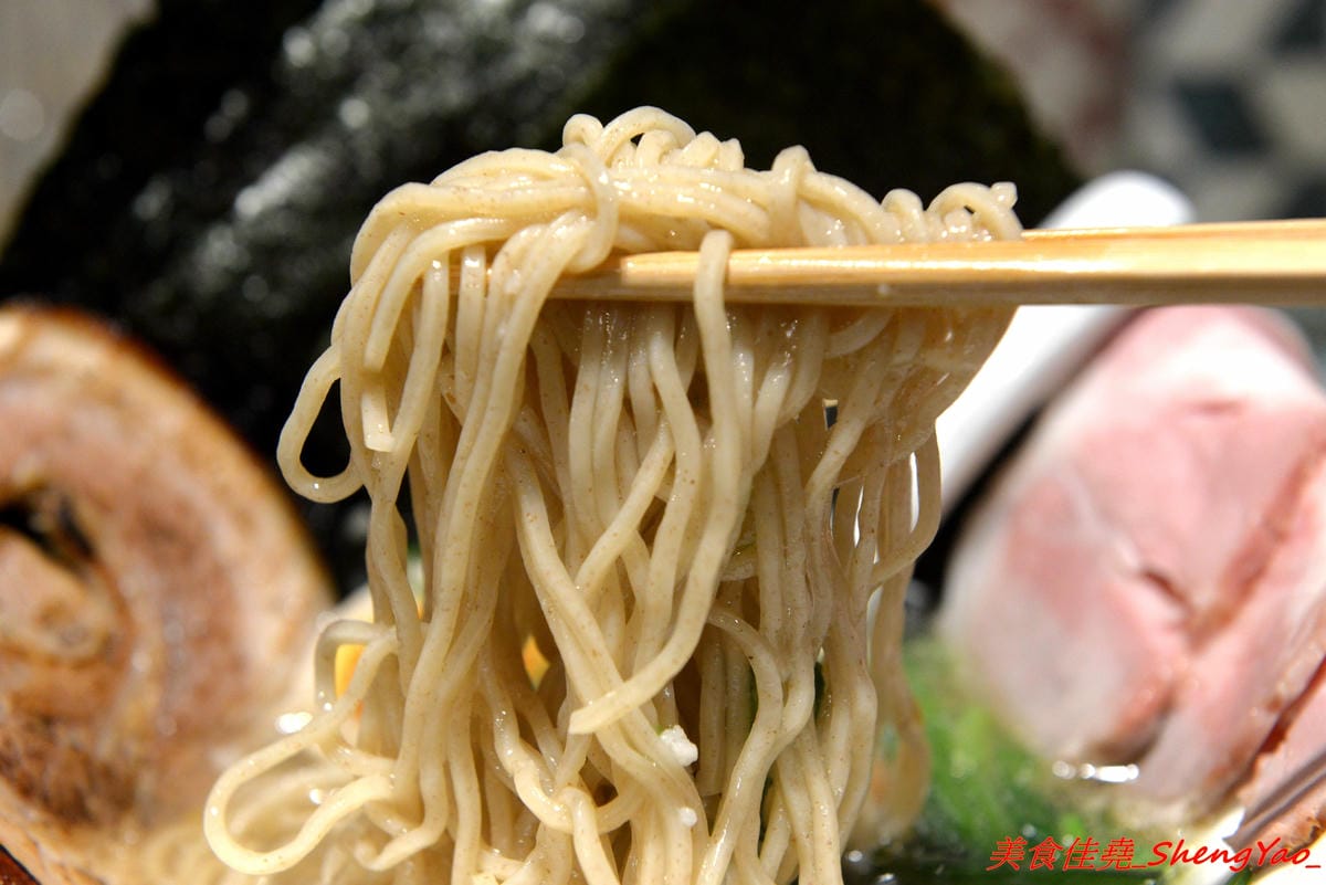 [台中西區]山下公園 ラーメン – 有囍拉麵體系新店,復古花磚磁磚桌檯好吸睛,主打橫濱家系特色拉麵,完全客製化選單,加麵不加價,湯頭極具風味,食材非常講究,SV酵素豬叉燒超好吃,叉燒飯也很推,