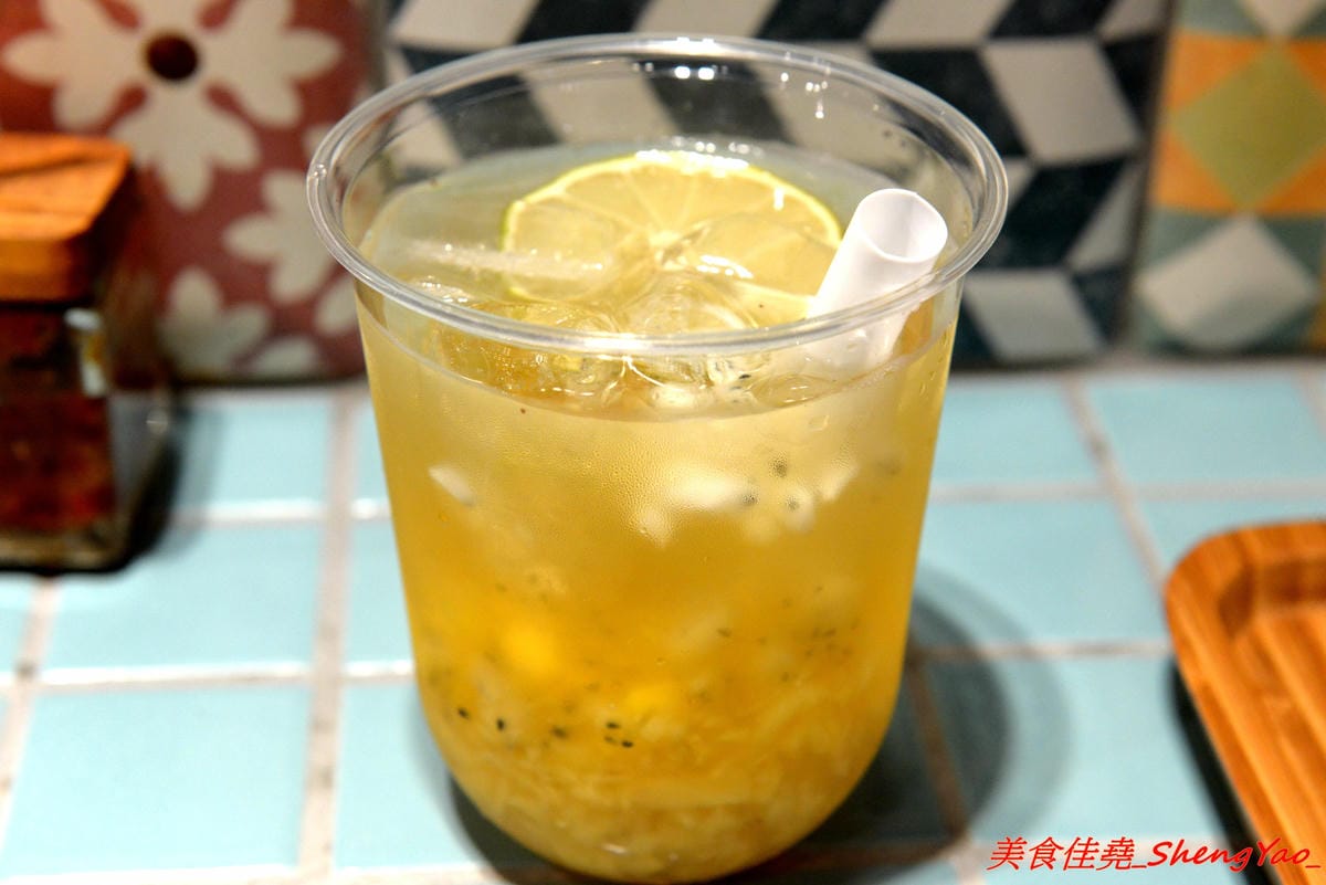 [台中西區]山下公園 ラーメン – 有囍拉麵體系新店,復古花磚磁磚桌檯好吸睛,主打橫濱家系特色拉麵,完全客製化選單,加麵不加價,湯頭極具風味,食材非常講究,SV酵素豬叉燒超好吃,叉燒飯也很推,