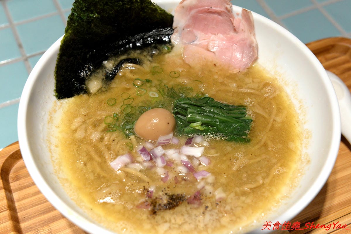 [台中西區]山下公園 ラーメン – 有囍拉麵體系新店,復古花磚磁磚桌檯好吸睛,主打橫濱家系特色拉麵,完全客製化選單,加麵不加價,湯頭極具風味,食材非常講究,SV酵素豬叉燒超好吃,叉燒飯也很推,