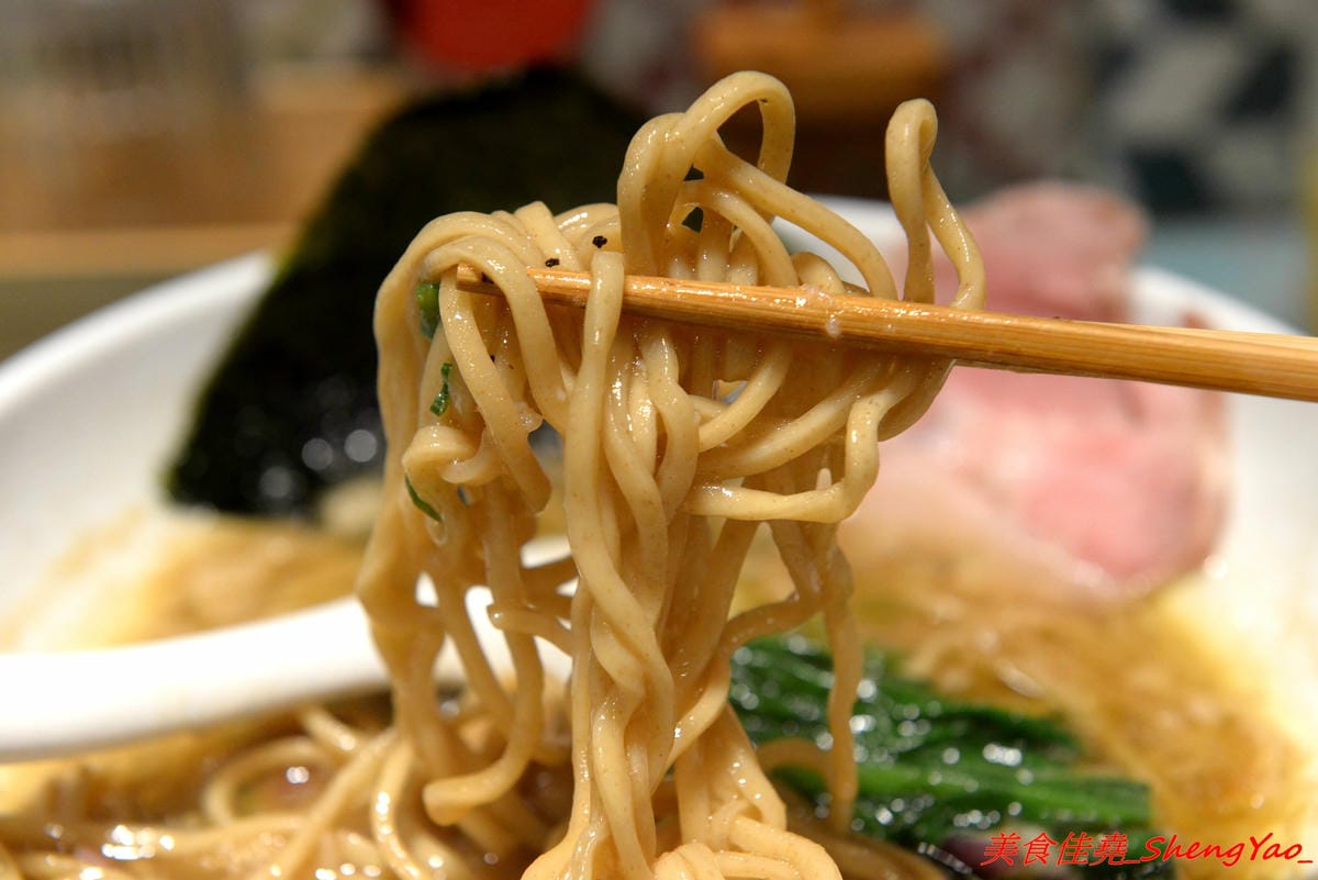 [台中西區]山下公園 ラーメン – 有囍拉麵體系新店,復古花磚磁磚桌檯好吸睛,主打橫濱家系特色拉麵,完全客製化選單,加麵不加價,湯頭極具風味,食材非常講究,SV酵素豬叉燒超好吃,叉燒飯也很推,