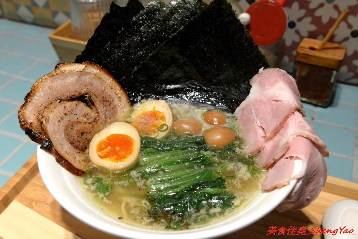 [台中西區]山下公園 ラーメン – 有囍拉麵體系新店,復古花磚磁磚桌檯好吸睛,主打橫濱家系特色拉麵,完全客製化選單,加麵不加價,湯頭極具風味,食材非常講究,SV酵素豬叉燒超好吃,叉燒飯也很推,