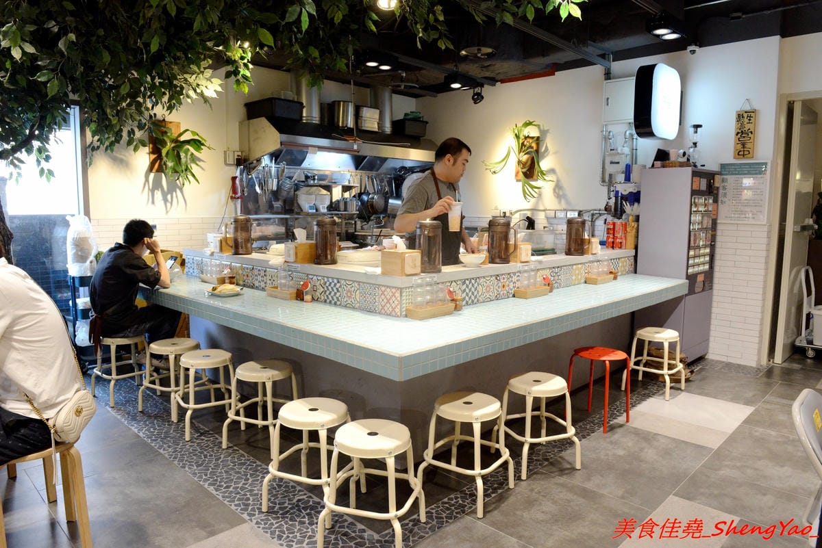 [台中西區]山下公園 ラーメン – 有囍拉麵體系新店,復古花磚磁磚桌檯好吸睛,主打橫濱家系特色拉麵,完全客製化選單,加麵不加價,湯頭極具風味,食材非常講究,SV酵素豬叉燒超好吃,叉燒飯也很推,