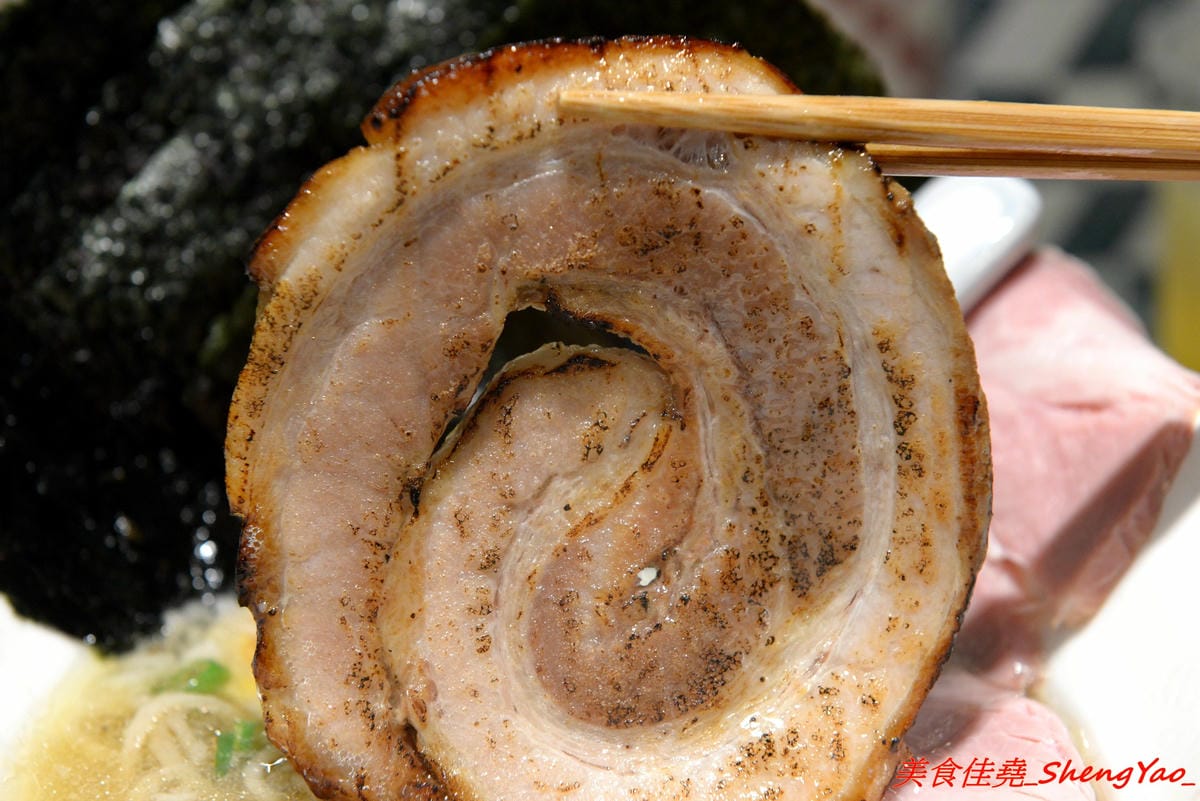 [台中西區]山下公園 ラーメン – 有囍拉麵體系新店,復古花磚磁磚桌檯好吸睛,主打橫濱家系特色拉麵,完全客製化選單,加麵不加價,湯頭極具風味,食材非常講究,SV酵素豬叉燒超好吃,叉燒飯也很推,