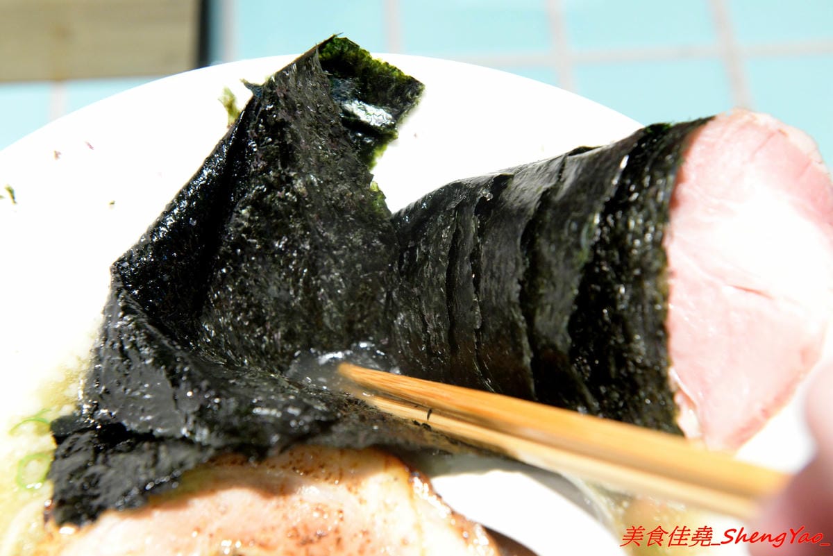 [台中西區]山下公園 ラーメン – 有囍拉麵體系新店,復古花磚磁磚桌檯好吸睛,主打橫濱家系特色拉麵,完全客製化選單,加麵不加價,湯頭極具風味,食材非常講究,SV酵素豬叉燒超好吃,叉燒飯也很推,