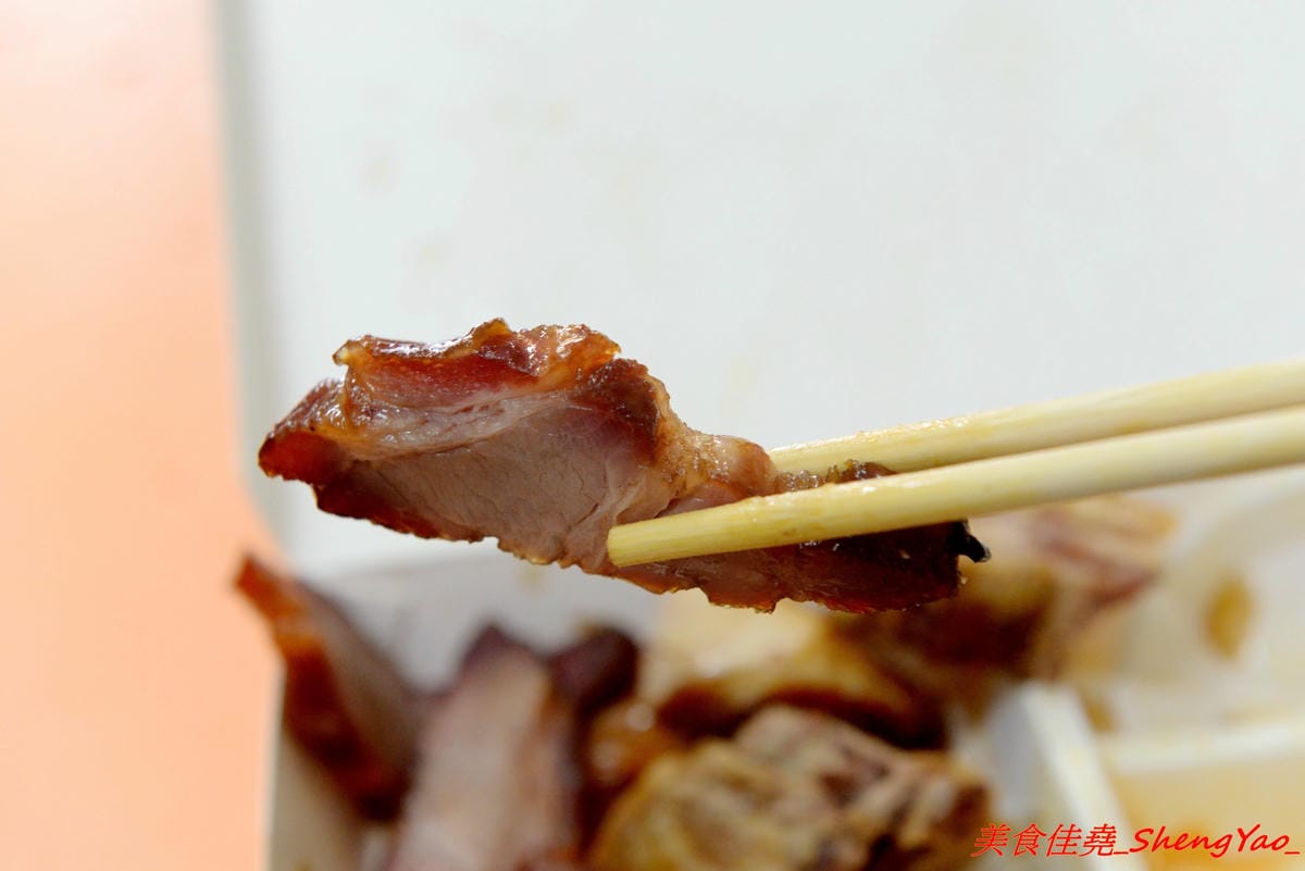 [台中沙鹿]香港強記燒臘店 – 靜宜商圈新開的香港燒臘便當店 !! 老闆是道地香港人,價格超級佛心,除了燒烤五花肉飯和燒鴨腿飯之外其餘全都70元而已 !! 份量完全不縮水,肉給得又多又大塊,便當