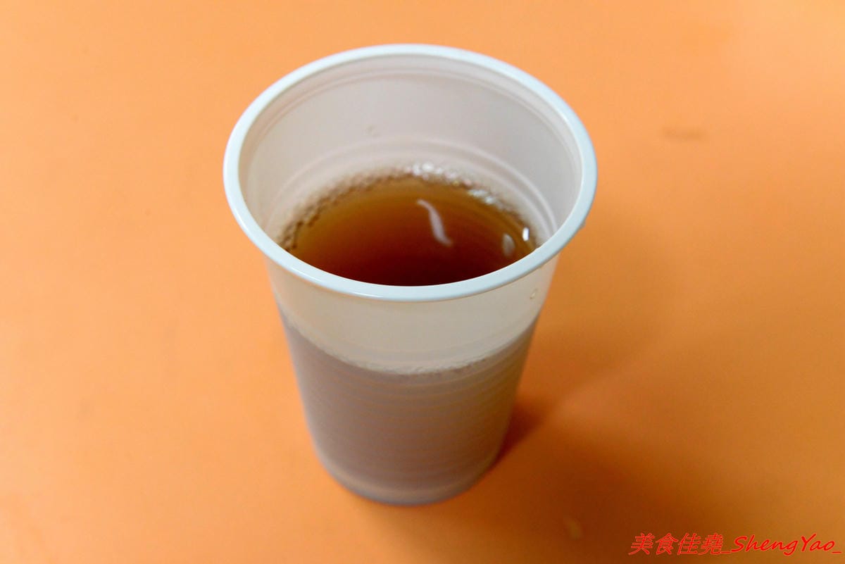 [台中沙鹿]香港強記燒臘店 – 靜宜商圈新開的香港燒臘便當店 !! 老闆是道地香港人,價格超級佛心,除了燒烤五花肉飯和燒鴨腿飯之外其餘全都70元而已 !! 份量完全不縮水,肉給得又多又大塊,便當