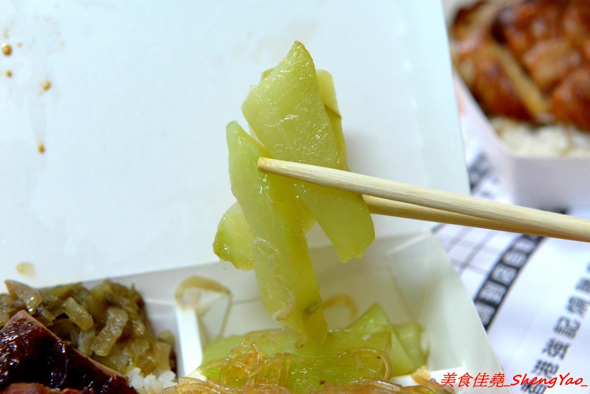 [台中沙鹿]香港強記燒臘店 – 靜宜商圈新開的香港燒臘便當店 !! 老闆是道地香港人,價格超級佛心,除了燒烤五花肉飯和燒鴨腿飯之外其餘全都70元而已 !! 份量完全不縮水,肉給得又多又大塊,便當