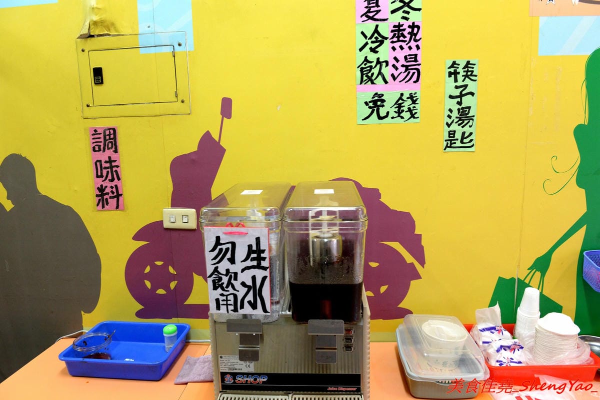 [台中沙鹿]香港強記燒臘店 – 靜宜商圈新開的香港燒臘便當店 !! 老闆是道地香港人,價格超級佛心,除了燒烤五花肉飯和燒鴨腿飯之外其餘全都70元而已 !! 份量完全不縮水,肉給得又多又大塊,便當
