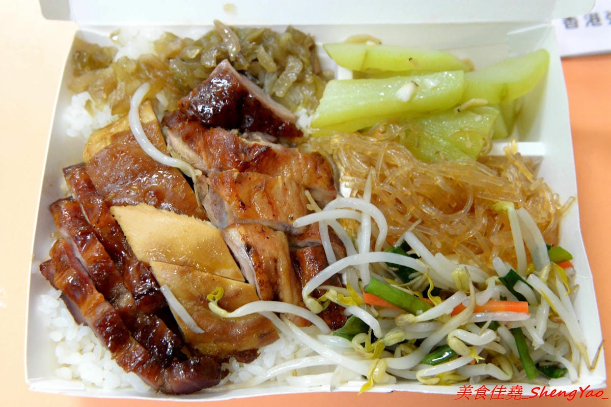 [台中沙鹿]香港強記燒臘店 – 靜宜商圈新開的香港燒臘便當店 !! 老闆是道地香港人,價格超級佛心,除了燒烤五花肉飯和燒鴨腿飯之外其餘全都70元而已 !! 份量完全不縮水,肉給得又多又大塊,便當