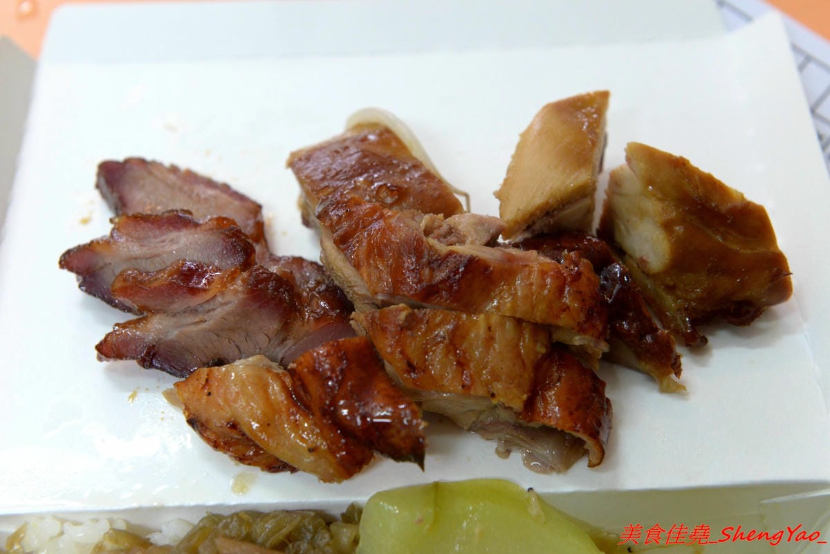 [台中沙鹿]香港強記燒臘店 – 靜宜商圈新開的香港燒臘便當店 !! 老闆是道地香港人,價格超級佛心,除了燒烤五花肉飯和燒鴨腿飯之外其餘全都70元而已 !! 份量完全不縮水,肉給得又多又大塊,便當
